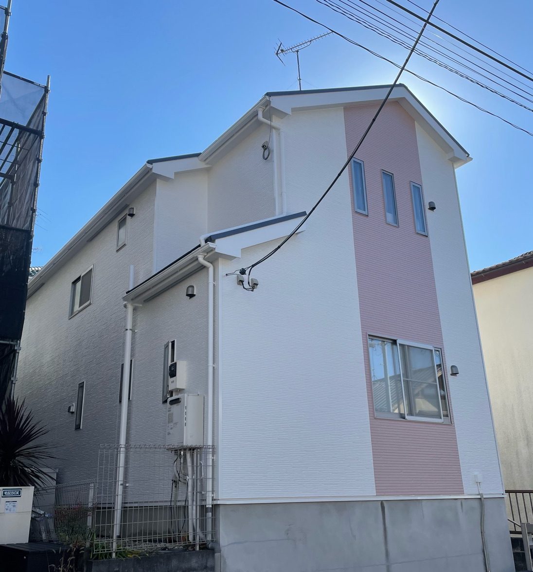町田市相原町｜外壁塗装・屋根塗装｜クールホワイト×オールドローズ